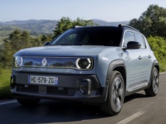 Znamy ceny Renault 4 E-Tech. Retro crossover za mniej niż sto tysięcy (jeśli się postarasz)