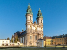Idą modlić się za Nawrockiego. Pielgrzymi chcą „ratować Polskę”