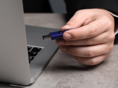Instytucje publiczne na celowniku. Źródłem chiński sprzęt USB, Słowenia reaguje
