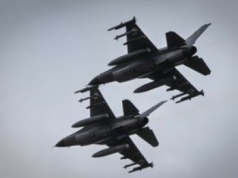 Zmasowany atak na bazę F-16. Rosjanie próbują zniszczyć ukraińskie myśliwce