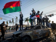 Protesty w Los Angeles nie ustają, w mieście wprowadzono godzinę policyjną