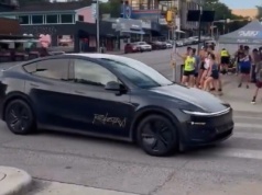 Tesla Robotaxi uchwycone w Austin [wideo]. To nowy Model Y, nie Cybercab. Musk: Jadą tak prosto z fabryki