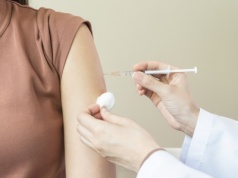 Czy dorośli powinni szczepić się przeciwko HPV? Ekspert odpowiada