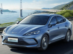 BYD Seal 5 DM-i debiutuje w Polsce. Na celowniku ma Skodę Octavię