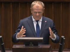 Expose premiera Tuska. Duża absencja PiS i krytyka ze strony Zandberga