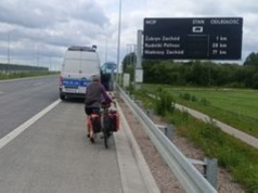 Norweżka jechała rowerem po ekspresówce. Tak tłumaczyła się drogówce