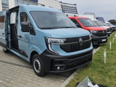 Nowy Renault Master to nie tylko transport towarów. 8 wersji do zadań specjalnych