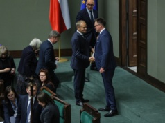 Media o decyzji Sejmu: to nie było wotum zaufania, ale polityczny, teatralny akt