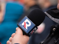 Pracownicy TV Republika rozbawieni przemówieniem Donalda Tuska. 