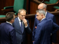 Premier nie chce decydować o zamianie marszałków. 