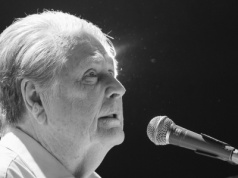 Brian Wilson nie żyje. Był liderem kultowej grupy
