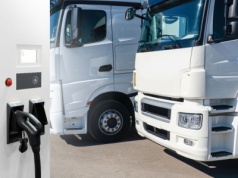 Elektryczne ciężarówki ruszają na drogi – przyszłość transportu dalekobieżnego?