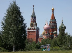 Rosja świętuje, choć nie wie co. Kreml rozdaje medale, Ukraina atakuje fabrykę pod Moskwą