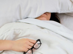 Czujesz, że ludzie cię nie lubią? Psycholodzy mówią: wyśpij się