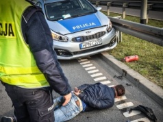 Pościg za pijanym kierowcą mercedesa w Stawigudzie