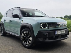 Renault 4 E-Tech już w Polsce. Jeździ i wygląda