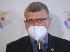 Grzesiowski nie owija w bawełnę. Wróci obowiązek noszenia maseczek?