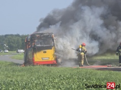 Pożar autobusu na trasie Strzegom-Morawa [FOTO/VIDEO]