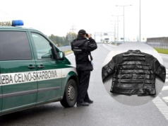 Zaskakujące odkrycie celników. Ukrainka próbowała przemycić kurtkę ze skóry węża [ZDJĘCIA]