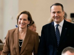Tajne spotkanie w Szwecji. Wśród gości Radosław Sikorski z żoną