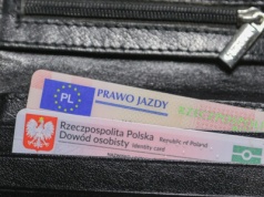 Czym jest kod 71 w prawie jazdy? Tego oznaczenia nie trzeba się bać