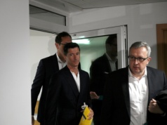 Robert Lewandowski w asyście policji. Nie odpowiadał na pytania dziennikarzy
