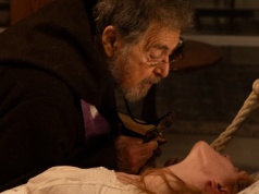 Upadek wielkiego aktora. Jego nowy film to czysty masochizm