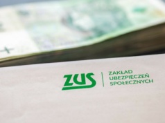 Emeryci dostali listy od ZUS. W kopercie nie jedna, a dwie ważne decyzje