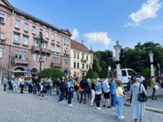 Jutro Krakowska Noc Teatrów. Zobaczcie jak wyglądały kolejki po bilety (ZDJĘCIA)