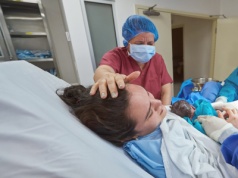 Podwyżki dla położnych. 10 554,42 zł już od 1 lipca. Siedem innych grup też będzie zarabiać więcej