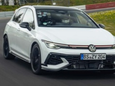 Volkswagen Golf GTI poprawił swój własny rekord na Nurburgringu. Honda wciąż widzi go w lusterku