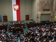 Polacy stracili zaufanie do jednego z koalicjantów. Zaskakujący wynik sondażu