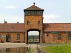 Ilu Polaków zginęło w obozie Auschwitz-Birkenau?