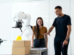 Tłumacz algorytmów, psycholog cyborgów, przewodnik po realu. To będą zawody przyszłości