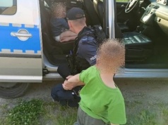 5-latek błąkał się na kąpielisku, 2-latek na czworakach zjawił się w cudzym domu. 