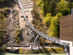 1,5 km w 4 minuty. Najbardziej stroma kolejka w Europie to atrakcja dla odważnych