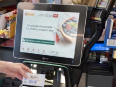 Dlaczego kasy samoobsługowe się blokują? Oto, czego nie robić podczas zakupów