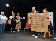 Seniorzy opanowali scenę Domu Kultury 