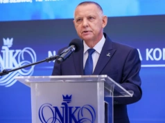 Dyrektorzy z NIK polecieli w delegację do Chin. Razem z żonami