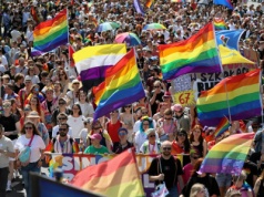 Incydent podczas Parady Równości. Protestujący zablokowali ciężarówkę. 