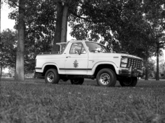 Ta wersja Forda Bronco powstała z wyjątkowej okazji. Niejednemu Polakowi zakręci się łezka