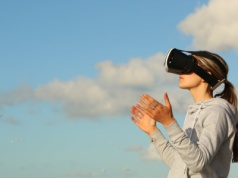 Rehabilitacja dłoni bez obciążenia – przełomowy system VR z Chin