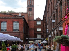 Niebo niemal bez chmur. Łódź szykuje się na piękną niedzielę