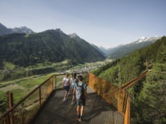 Platforma na 3210 m i lodowiec pod stopami. Tutaj nawet sceptyk gór poczuje się jak w raju