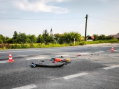 Zderzenie dwóch aut. Ruch wahadłowy w newralgicznym punkcie drogi krajowej nr 28