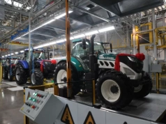 Nowa superfabryka produkuje 1 ciągnik co 4 minuty. Można je kupić w Polsce