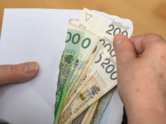 Waloryzacja kont. ZUS wypłaci emerytom więcej pieniędzy