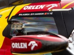 Robert Kubica zwycięża w 24h Le Mans. 