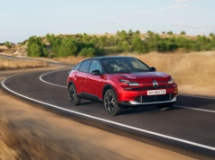 Nowy Citroën e-C4 kontra Volkswagen ID.3 – który elektryk lepszy dla rodziny? Porównanie według brytyjskiego Autocar