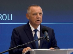 NIK w delegacji do Chin. Media: Marian Banaś zabrał ze sobą żonę